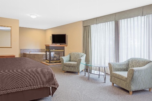 Super 8 by Wyndham Sault Ste Marie On image 1
