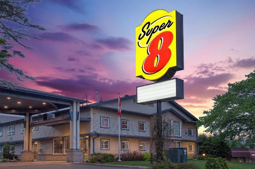 Super 8 by Wyndham Sault Ste Marie On image 12