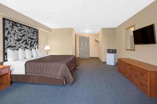 Super 8 by Wyndham Sault Ste Marie On image 27